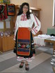 Erin McManus с българска народна носия