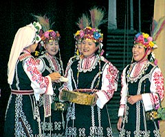 Японската фолклорна група "Детелина" в България