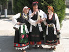 Автентични народни носии от с. Леденик, общ.В.Търново. Състоят се от риза, сукман, престилка, пафти и кърпа