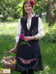 Женска носия от Пловдивски регион (с. Малък чардак). Състои се от: туникообразна риза с характерни шевици, сукман, пъстровезани елек и престилка.