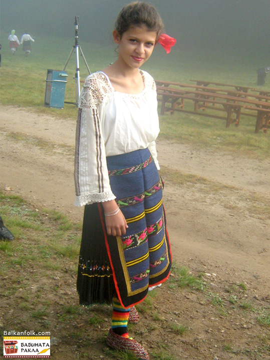 Носия от с. Бутан, общ. Козлодуй - риза, набръчник, престилка, чорапи, търлъци, носията е над 100 години, участие на Копривщица 2010