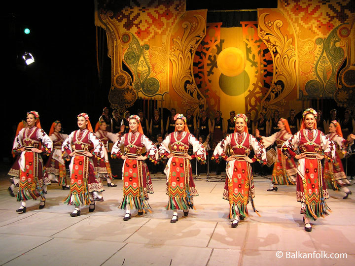 Национален фолклорен ансамбъл "Филип Кутев" - Варненски танц