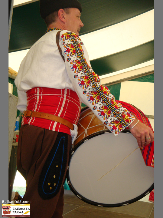 Мъжка носия ръчно изработена от Танцова група "Седянка", Белгия -  (очакваме още информация)