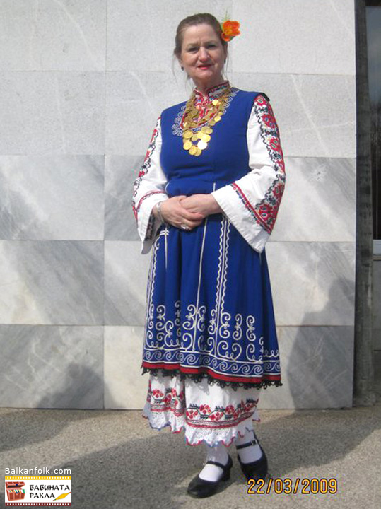 Шопска народна носия от софийско - софийски женски сукман, женска шопска риза, женски шопски, пояс, пендари, кърпа за глава с дантела