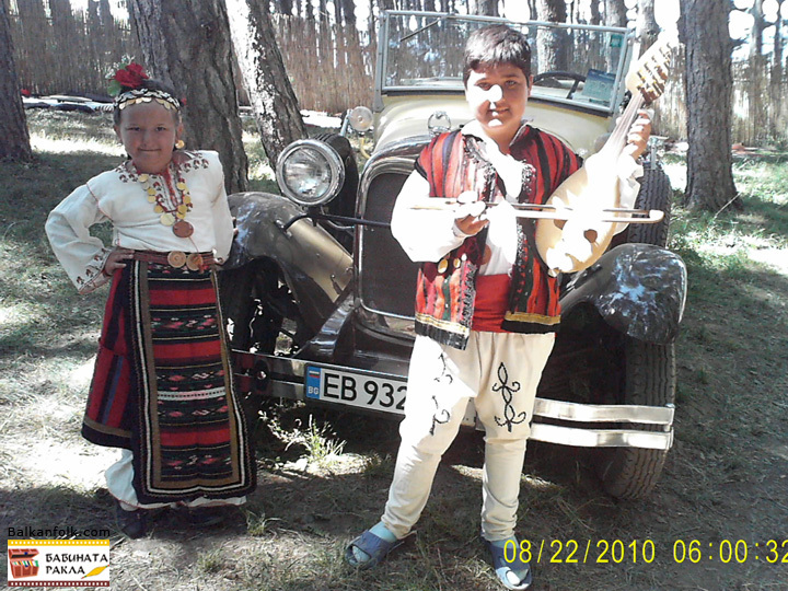 Северняшки носии от Врачанско - бръчник, риза, престилка, косичник 
