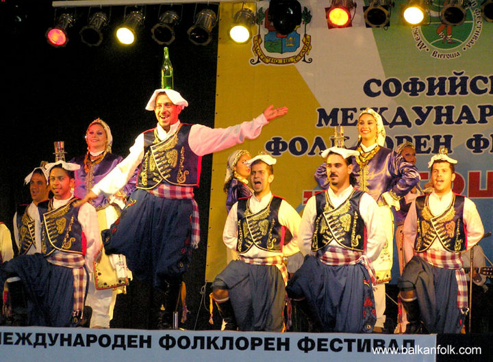 Фолклорна танцова група от Кипър