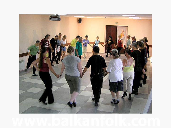 Урок по български народни танци с преподавател Тодор Карапчански