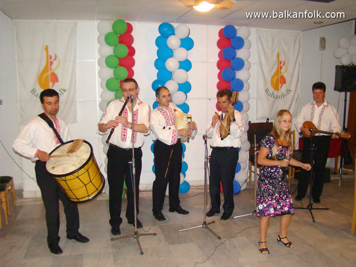 Силвия-Мария пее с оркестъра на Балканфолк