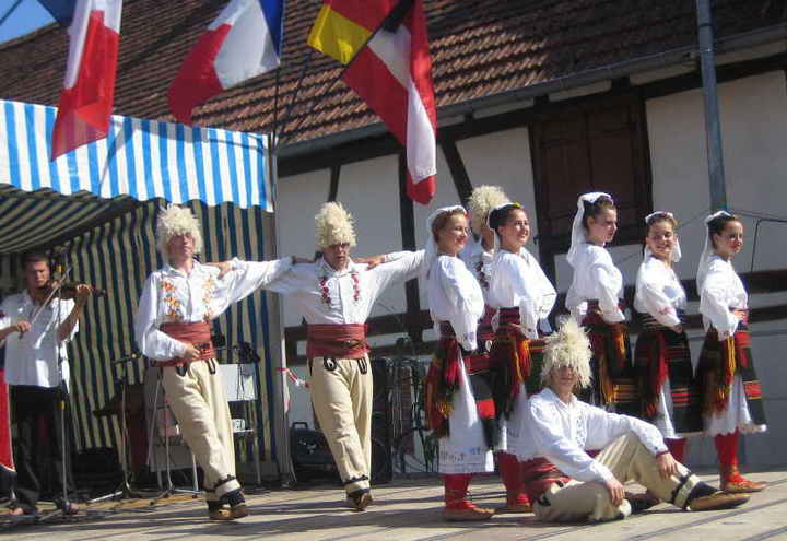 Serbian folk dance group Raška