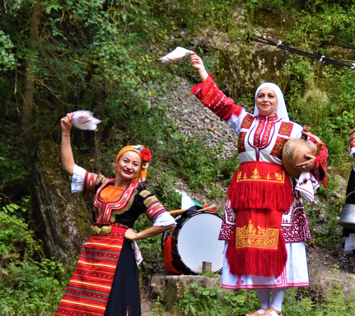 Polyantsi Dance Club - Bulgarian folk dances