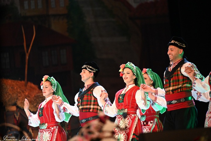 "Holiday in Thrace" - choreography by Hristo Ivanov, music by Mikhail Yordanov - photo Slavina Lukanova