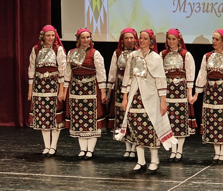 Ensemble for folk songs and dances "Novi Iskar" 