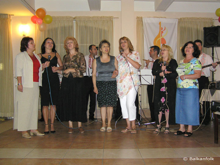 Zornitsa Vocal Folk Group singing for Balkanfolk participants