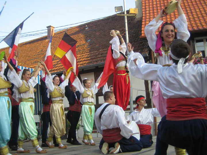 Dance from Vranja - Serbian folk dance group Raška