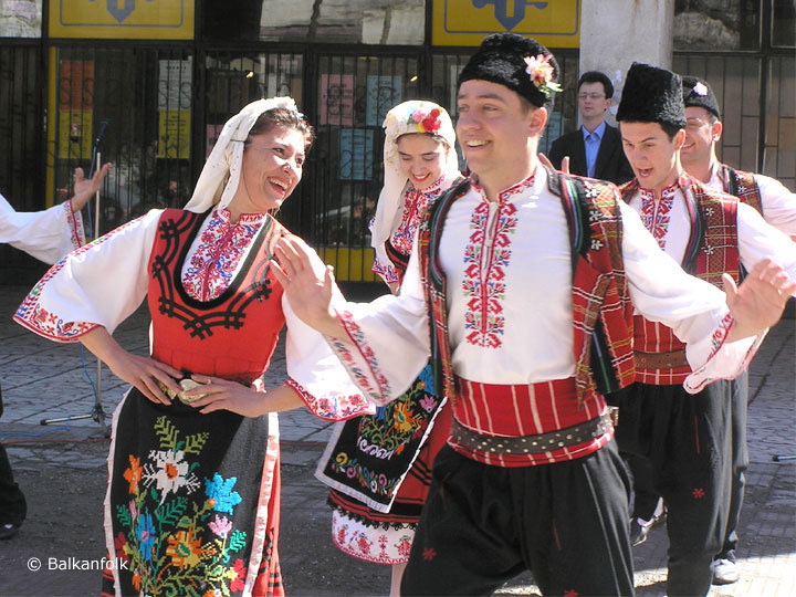 Trakiiski smessen dance - Zornitsa Ensemble