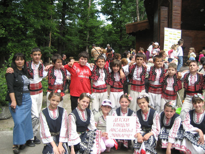Children's folklore group Chinarche