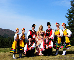 Нелина засне в Копривщица, заедно с формация "Нашенци", осем от новите си песни