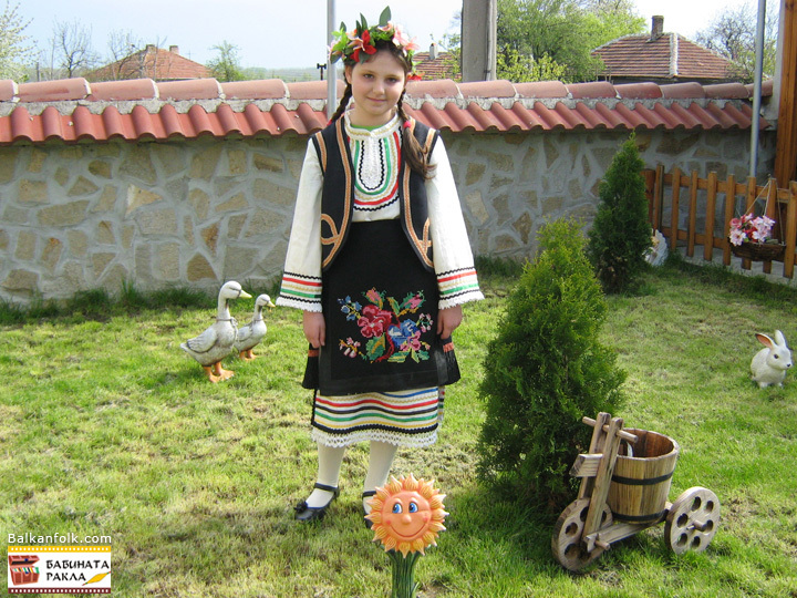 Bulgarian authentic costume from the village Vardim, Svishtov municipality.