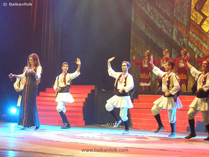 Poli Paskova and Ethno rhythm dance formation