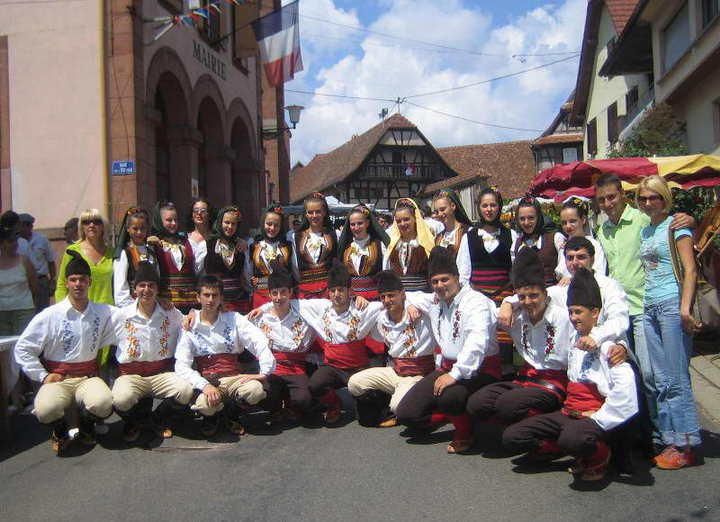 Serbian folk dance group Raška in France, 2006