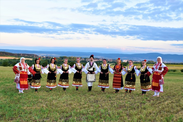 Polyantsi Dance Club - Bulgarian folk dances