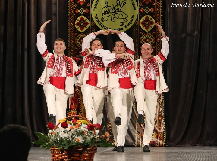 Student Folklore Ensemble Zornitsa - "Severnyatsi"