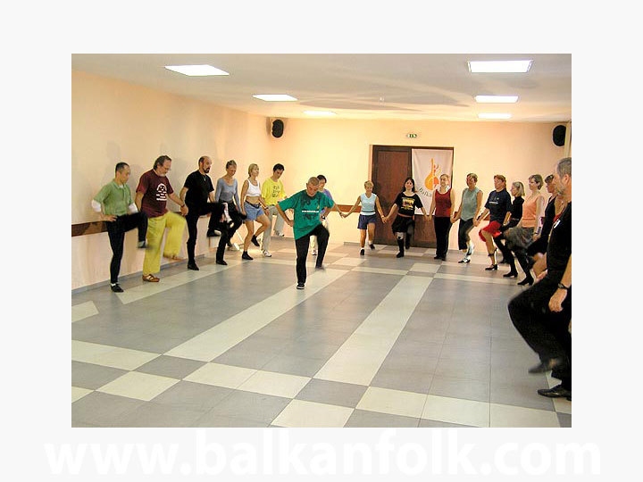Bulgarian folklore dancing lesson with teacher Todor Karapchanski