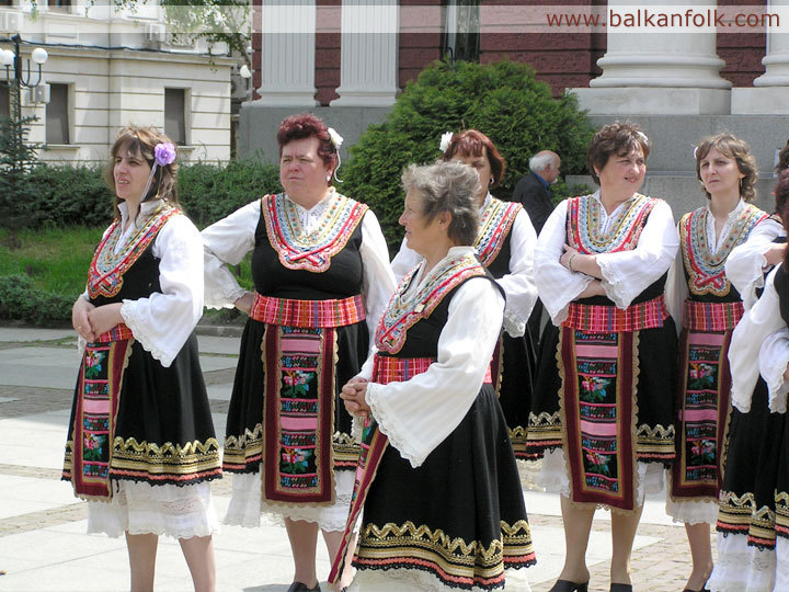 Bulgarian singing group for authentic songs