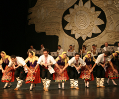 Фондация „Българско танцово изкуство“ представя и подпомага ансамблите на България