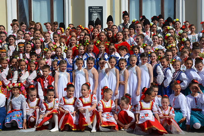 Balkanfolk donated folk music from its catalog to dance groups from the Taraclia region